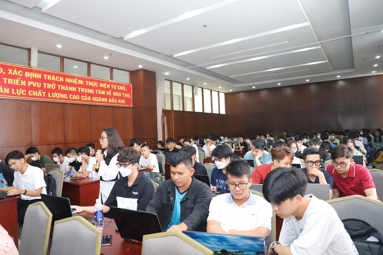 PVU tổ chức Nói chuyện chuyên đề “Phân tích dữ liệu trong Công nghiệp Dầu khí”