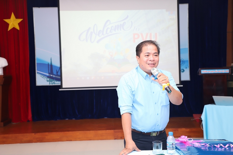 Gần 150 học sinh tham quan trải nghiệm thực tế tại trường Đại học Dầu khí Việt Nam