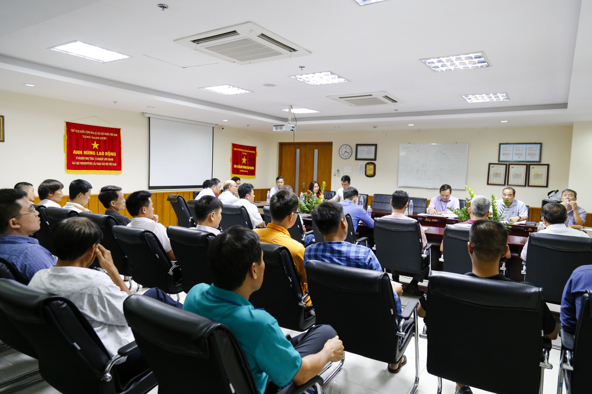 xi nghiep khai thac dau khi vietsovpetro to chuc doi thoai dinh ky lan thu ii nam 2020