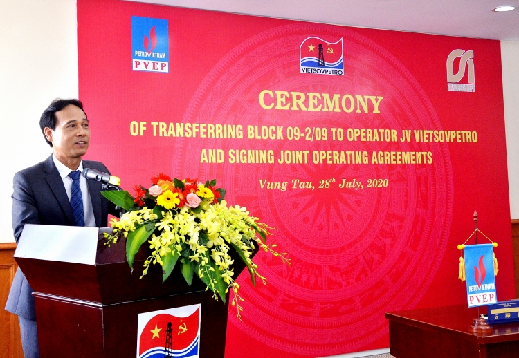 le chuyen giao lo 09 209 cho vietsovpetro dieu hanh va ky ket cac thoa thuan chung giua pvepzarubezhneft vsp