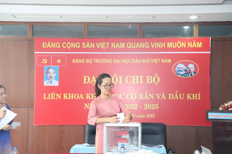 Đảng bộ Trường Đại học Dầu khí Việt Nam tổ chức thành công Đại hội điểm Chi bộ Liên khoa Khoa học cơ bản và Dầu khí