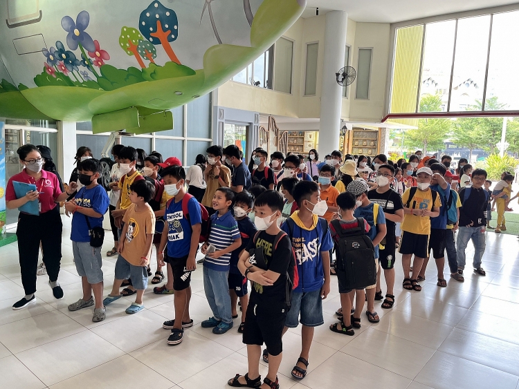 Vietsovpetro tổ chức tham quan cho con em CBCNV có thành tích học tập xuất sắc