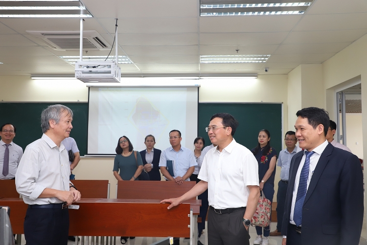 Chủ tịch HĐTV Petrovietnam Hoàng Quốc Vượng thăm và làm việc với PVU