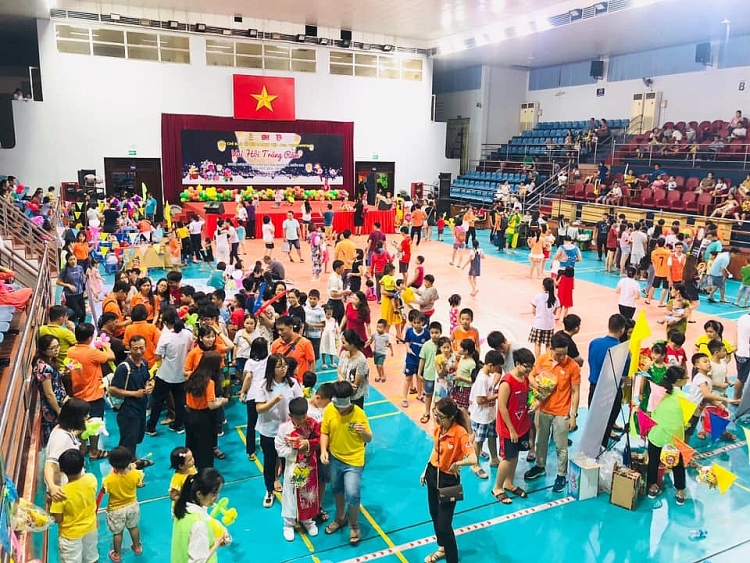 vietsovpetro to chuc dem hoi trang ram cho cac em thieu nhi