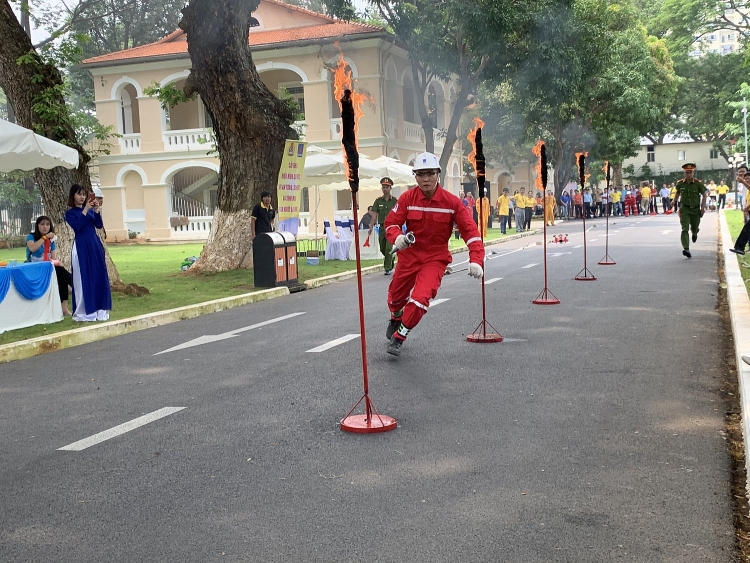 nhung hinh anh an tuong cua hoi thi an toan ve sinh vien gioi nganh dau khi lan viii nam 2019