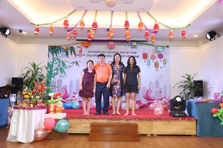 Trường Đại học Dầu khí Việt Nam: Lan tỏa yêu thương và vui tết Trung thu