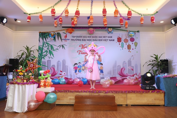 Trường Đại học Dầu khí Việt Nam: Lan tỏa yêu thương và vui tết Trung thu