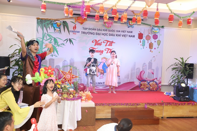 Trường Đại học Dầu khí Việt Nam: Lan tỏa yêu thương và vui tết Trung thu