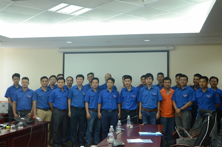 tuoi tre vietsovpetro voi cong tac dia chat va khoan trong hoat dong tim kiem tham do khai thac dau khi