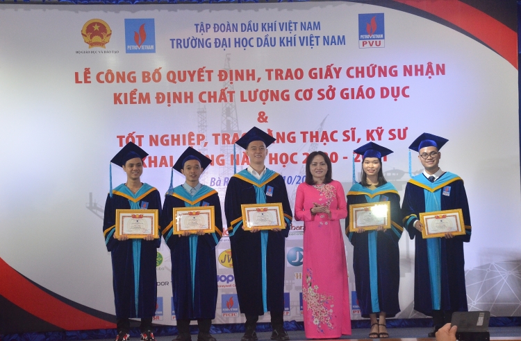 Đại học Dầu khí Việt Nam khai giảng năm học mới 2020-2021 và trao bằng thạc sỹ, kỹ sư