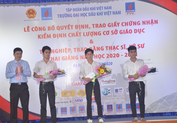 Đại học Dầu khí Việt Nam khai giảng năm học mới 2020-2021 và trao bằng thạc sỹ, kỹ sư