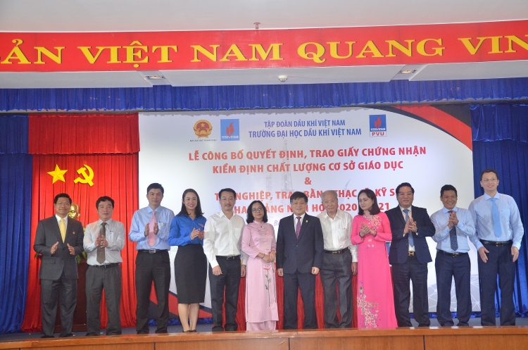 Đại học Dầu khí Việt Nam khai giảng năm học mới 2020-2021 và trao bằng thạc sỹ, kỹ sư