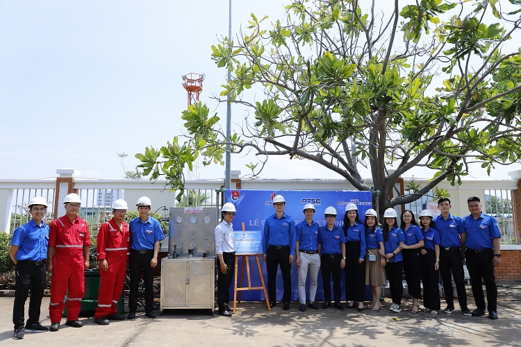 Gắn biển công trình thanh niên chào mừng thành công Đại hội Đoàn khối Doanh nghiệp Trung ương lần thứ IV, nhiệm kỳ 2022 – 2027