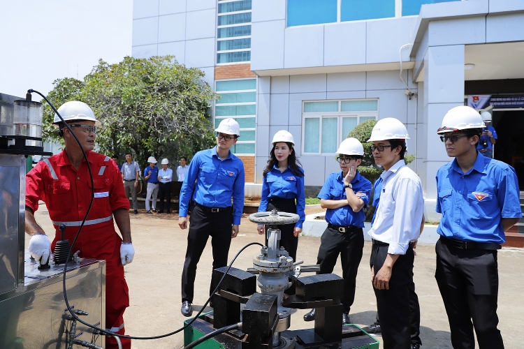 Gắn biển công trình thanh niên chào mừng thành công Đại hội Đoàn khối Doanh nghiệp Trung ương lần thứ IV, nhiệm kỳ 2022 – 2027