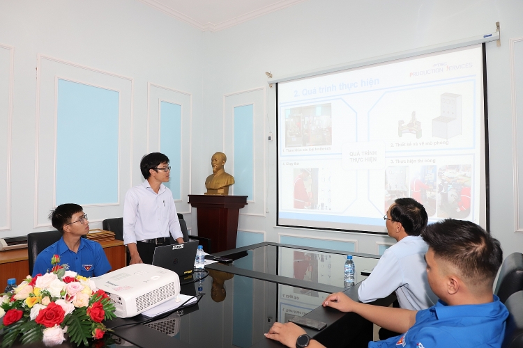 Gắn biển công trình thanh niên chào mừng thành công Đại hội Đoàn khối Doanh nghiệp Trung ương lần thứ IV, nhiệm kỳ 2022 – 2027