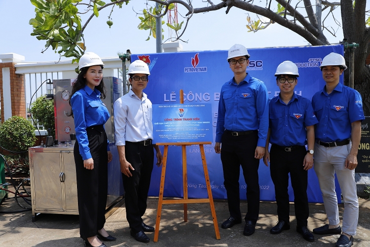 Gắn biển công trình thanh niên chào mừng thành công Đại hội Đoàn khối Doanh nghiệp Trung ương lần thứ IV, nhiệm kỳ 2022 – 2027