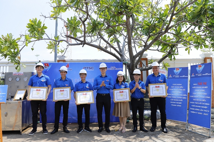 Gắn biển công trình thanh niên chào mừng thành công Đại hội Đoàn khối Doanh nghiệp Trung ương lần thứ IV, nhiệm kỳ 2022 – 2027