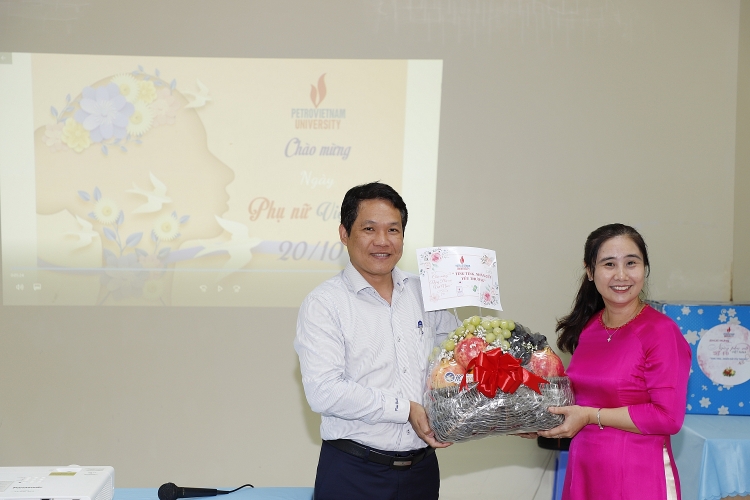 Công đoàn PVU tổ chức chào mừng ngày Phụ nữ Việt Nam 20/10 với chủ đề Công đoàn PVU tổ chức chào mừng ngày Phụ nữ Việt Nam 20/10 với chủ đề