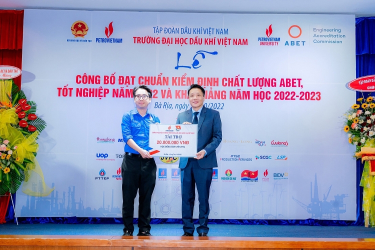 Trường Đại học Dầu khí Việt Nam khai giảng năm học mới 2022-2023 và trao bằng thạc sĩ, kỹ sư