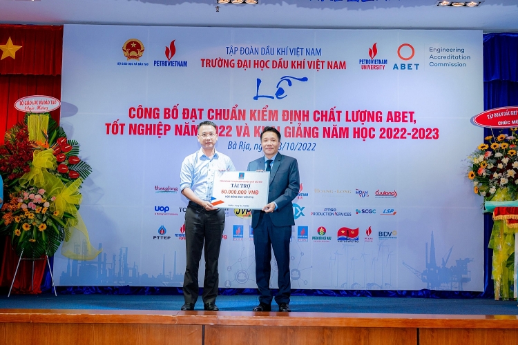 Trường Đại học Dầu khí Việt Nam khai giảng năm học mới 2022-2023 và trao bằng thạc sĩ, kỹ sư