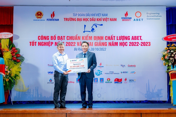 Trường Đại học Dầu khí Việt Nam khai giảng năm học mới 2022-2023 và trao bằng thạc sĩ, kỹ sư