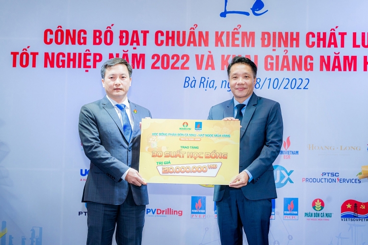 Trường Đại học Dầu khí Việt Nam khai giảng năm học mới 2022-2023 và trao bằng thạc sĩ, kỹ sư