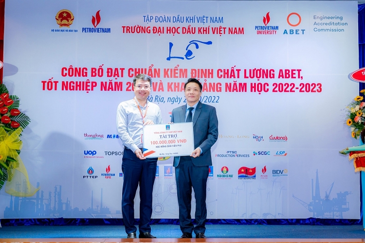Trường Đại học Dầu khí Việt Nam khai giảng năm học mới 2022-2023 và trao bằng thạc sĩ, kỹ sư