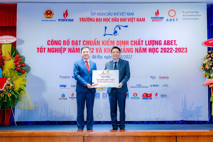 Trường Đại học Dầu khí Việt Nam khai giảng năm học mới 2022-2023 và trao bằng thạc sĩ, kỹ sư