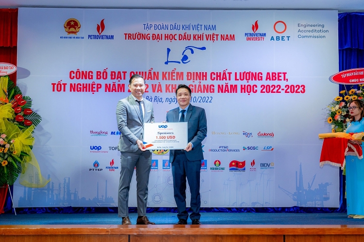 Trường Đại học Dầu khí Việt Nam khai giảng năm học mới 2022-2023 và trao bằng thạc sĩ, kỹ sư