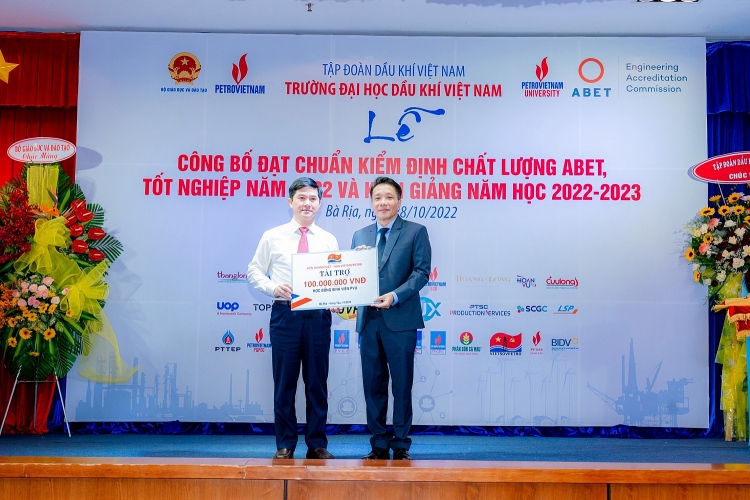 Trường Đại học Dầu khí Việt Nam khai giảng năm học mới 2022-2023 và trao bằng thạc sĩ, kỹ sư