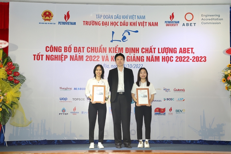 Trường Đại học Dầu khí Việt Nam khai giảng năm học mới 2022-2023 và trao bằng thạc sĩ, kỹ sư