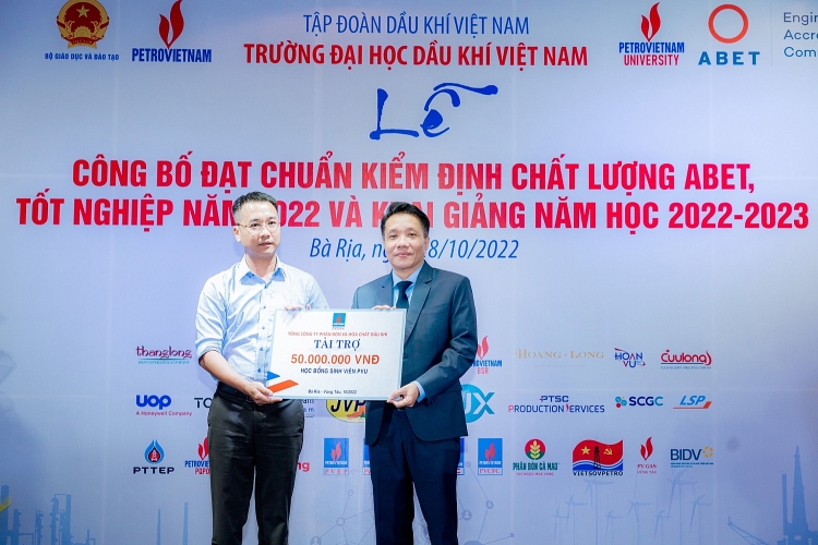 Trường Đại học Dầu khí Việt Nam khai giảng năm học mới 2022-2023 và trao bằng thạc sĩ, kỹ sư
