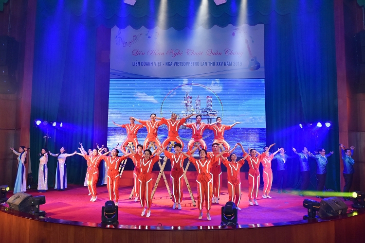 be mac va trao giai lien hoan nghe thuat quan chung vietsovpetro lan thu 25