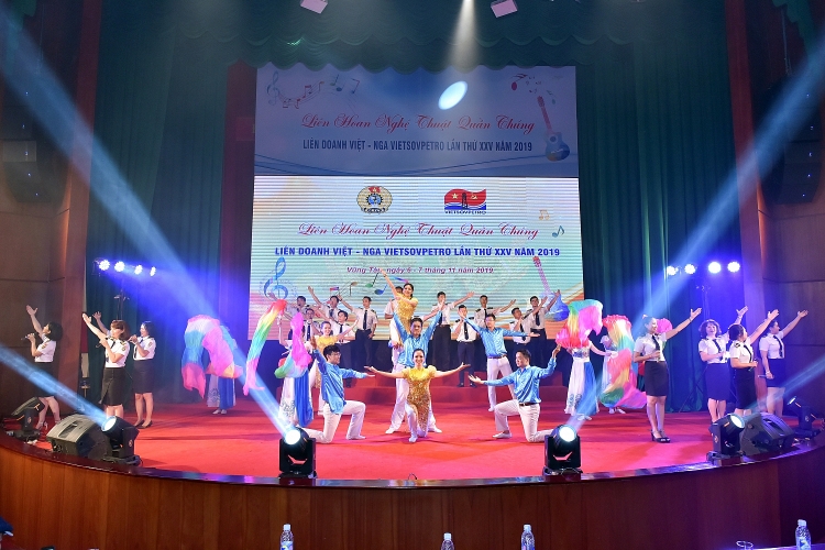be mac va trao giai lien hoan nghe thuat quan chung vietsovpetro lan thu 25