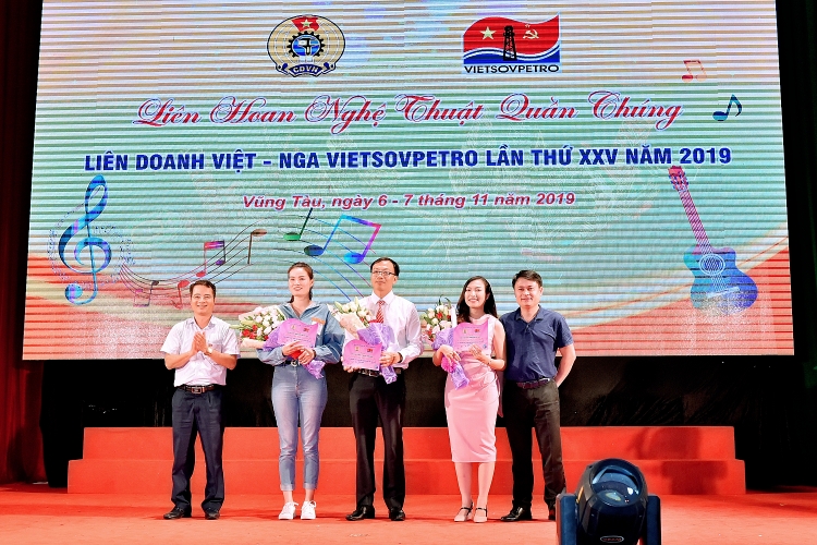 be mac va trao giai lien hoan nghe thuat quan chung vietsovpetro lan thu 25