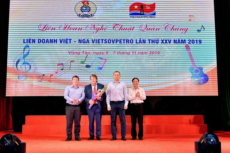 be mac va trao giai lien hoan nghe thuat quan chung vietsovpetro lan thu 25