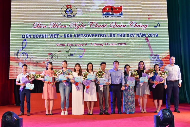 be mac va trao giai lien hoan nghe thuat quan chung vietsovpetro lan thu 25