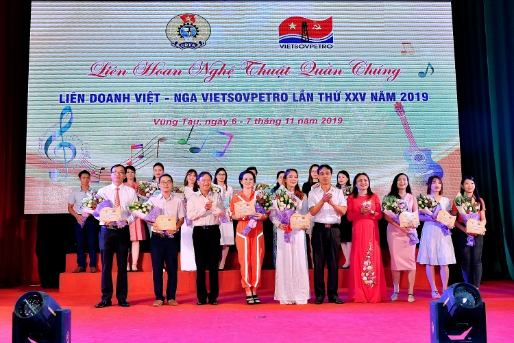 be mac va trao giai lien hoan nghe thuat quan chung vietsovpetro lan thu 25
