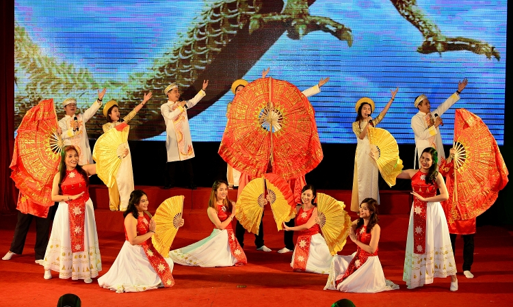 be mac va trao giai lien hoan nghe thuat quan chung vietsovpetro lan thu 25