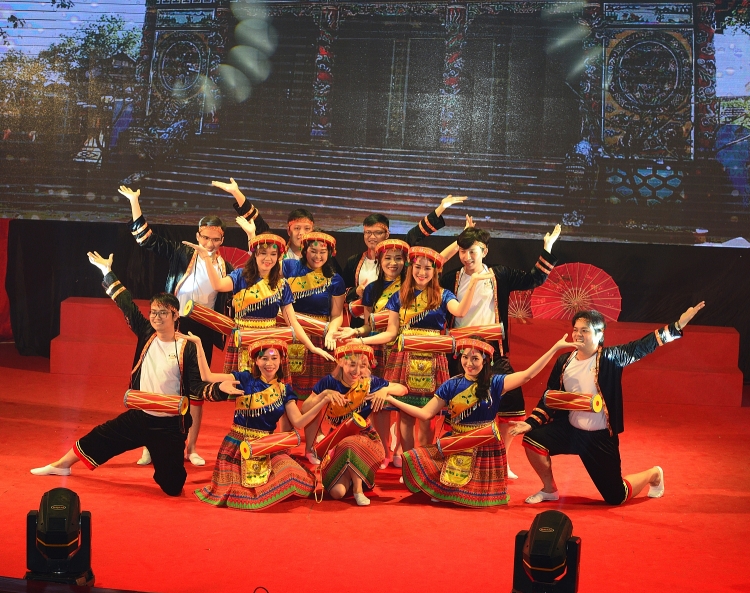 be mac va trao giai lien hoan nghe thuat quan chung vietsovpetro lan thu 25