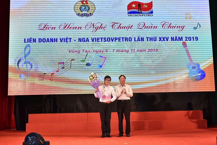 be mac va trao giai lien hoan nghe thuat quan chung vietsovpetro lan thu 25