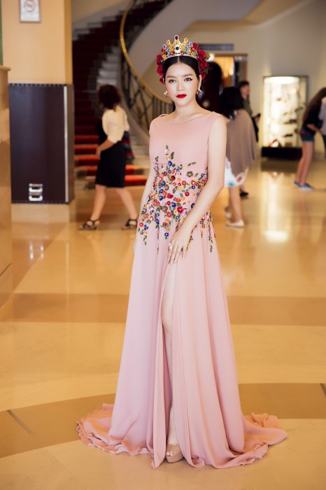 nhan sac ly nha ky duoc phu phep nhu the nao tai cannes