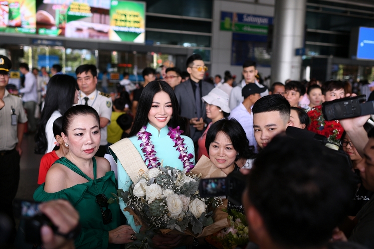 tan hoa hau trai dat 2018 nguyen phuong khanh tro ve viet nam