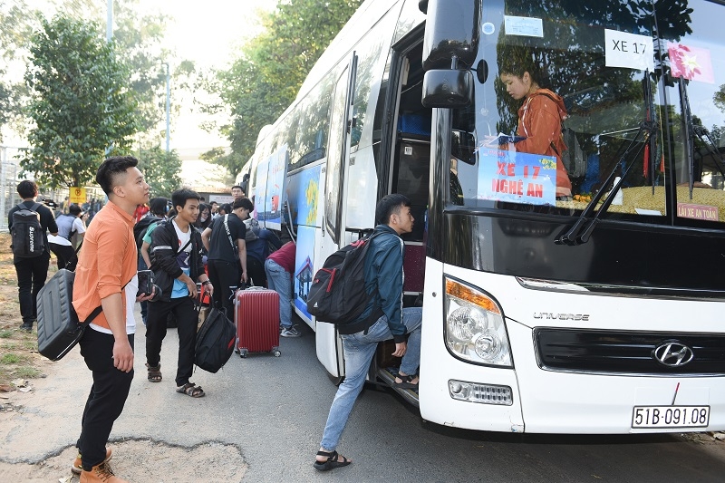 hon 1300 sinh vien cung pvoil ve que don tet 561463