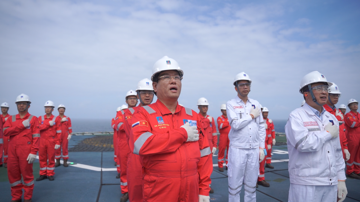 Xuân sớm trên giàn khai thác Hải Thạch - Mộc Tinh