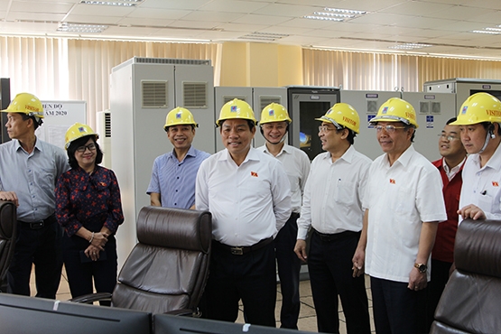Đoàn công tác thăm nhà điều khiển trung tâm NT2