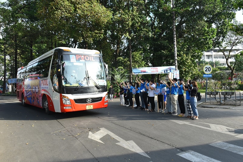 Khởi hành chương trình “Cùng PVOIL về quê đón Tết” – Xuân Tân Sửu 2021