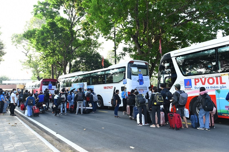 Khởi hành chương trình “Cùng PVOIL về quê đón Tết” – Xuân Tân Sửu 2021
