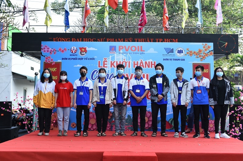 Khởi hành chương trình “Cùng PVOIL về quê đón Tết” – Xuân Tân Sửu 2021