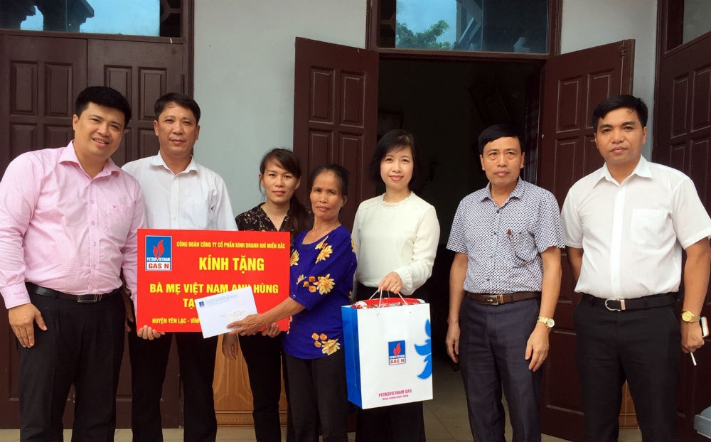 ban nu cong pv gas vuon hong nhan ai va tuoi dep